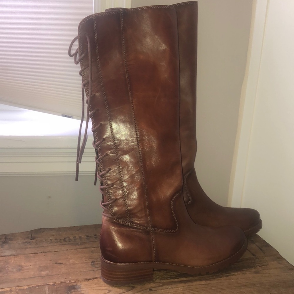 Women’s lace up boots